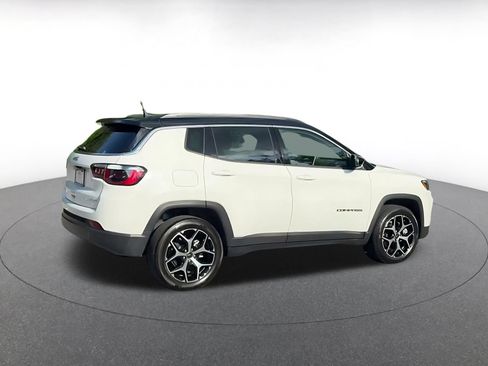 Used 2025 Jeep Compass Limited AWD/4WD image 10