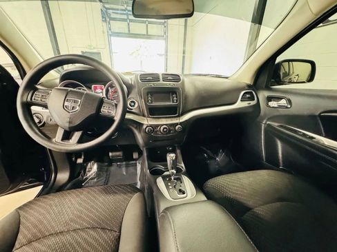 Used 2018 Dodge Journey SE image 15