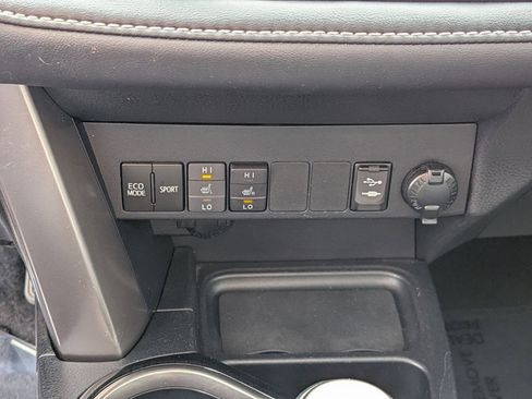 Used 2018 Toyota RAV4 Limited image 22