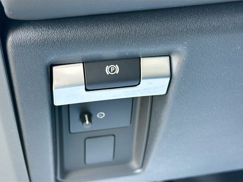 New 2026 Land Rover Defender 110 X-Dynamic SE AWD/4WD image 36