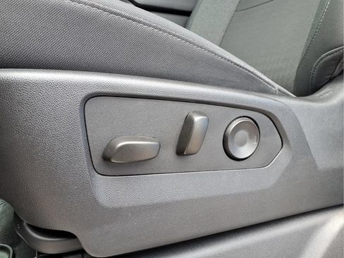 Certified 2025 Chevrolet Silverado 1500 LT AWD/4WD image 18
