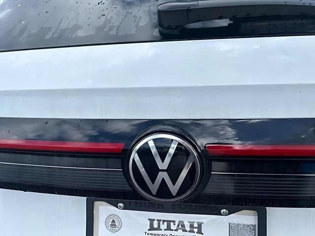 Used 2025 Volkswagen Taos SE w/ Panoramic Sunroof Package AWD/4WD image 15
