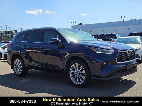 Used 2021 Toyota Highlander Limited image 7