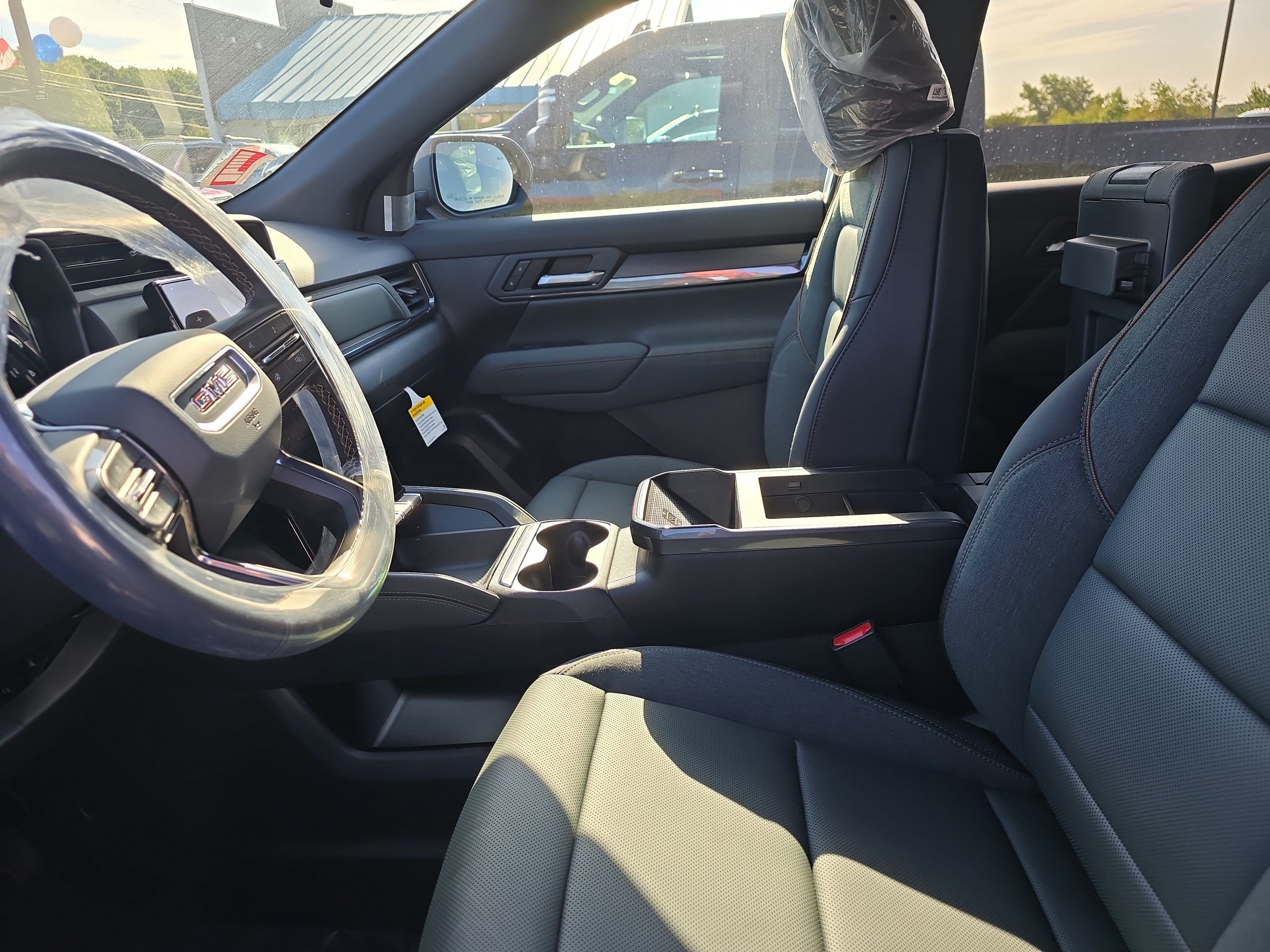 New 2027 GMC Terrain AT4 w/ Convenience Package III AWD/4WD image 11
