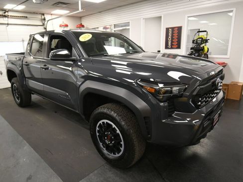 Used 2024 Toyota Tacoma TRD Off-Road AWD/4WD image 9