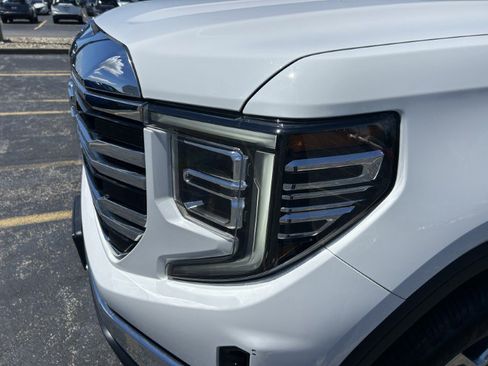 Used 2022 GMC Sierra 1500 SLT w/ SLT Premium Plus Package AWD/4WD image 21