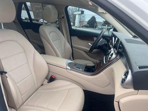 Used 2020 Mercedes-Benz GLC 300 4MATIC image 22