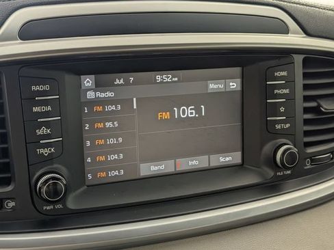 Used 2020 Kia Sorento LX w/ LX I4 Convenience Package FWD image 19