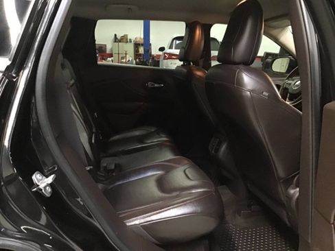 Used 2015 Jeep Cherokee Trailhawk w/ Comfort/Convenience Group AWD/4WD image 25