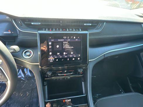 Certified 2024 Jeep Grand Cherokee L Laredo image 32