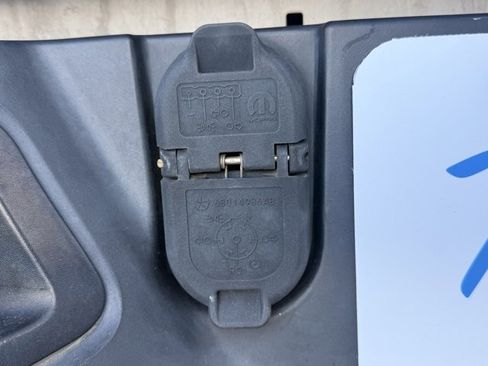 Used 2011 RAM 1500 Laramie image 9