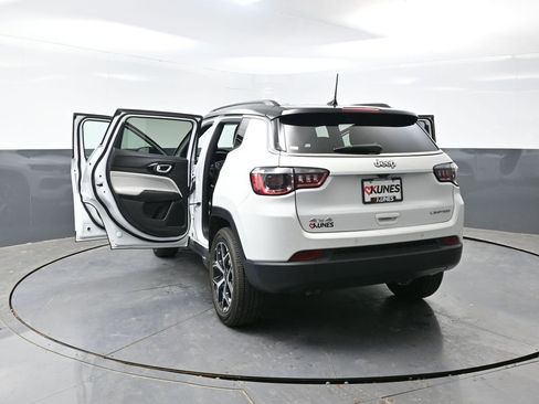 Used 2025 Jeep Compass Limited AWD/4WD image 57