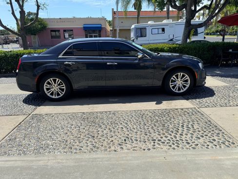 Used 2016 Chrysler 300 C RWD image 4