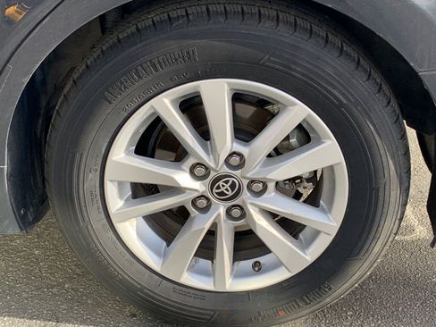 Used 2025 Toyota Camry LE image 30