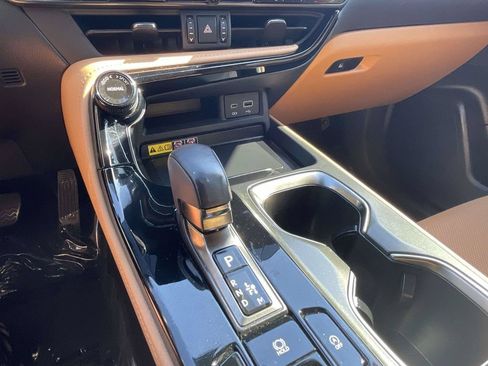 Used 2025 Lexus NX 250 FWD w/ Towing Package (2000 Lbs) image 39