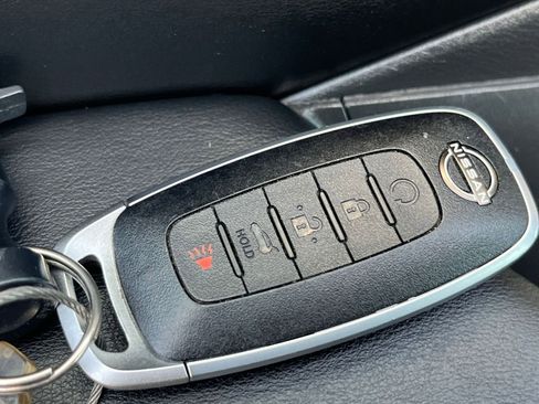 Used 2025 Nissan Rogue SV image 20