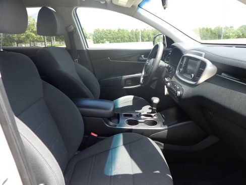 Used 2020 Kia Sorento AWD V6 image 16