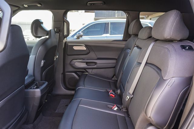Used 2027 Kia Telluride LX FWD image 11
