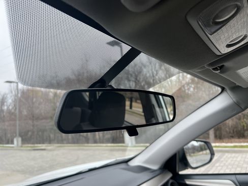 Used 2015 Toyota RAV4 LE image 19