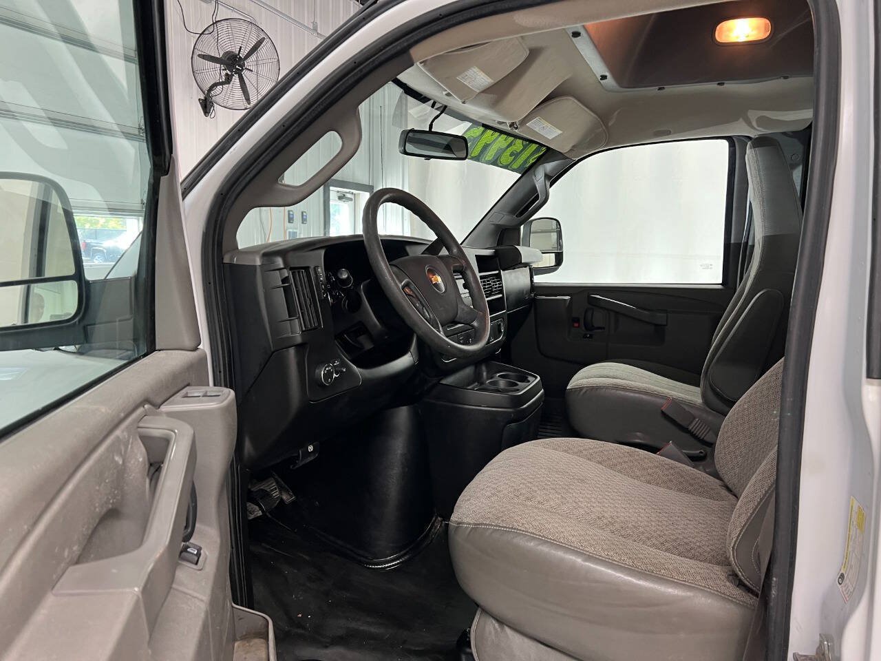 Used 2018 Chevrolet Express 3500 w/ Power Convenience Package RWD image 5