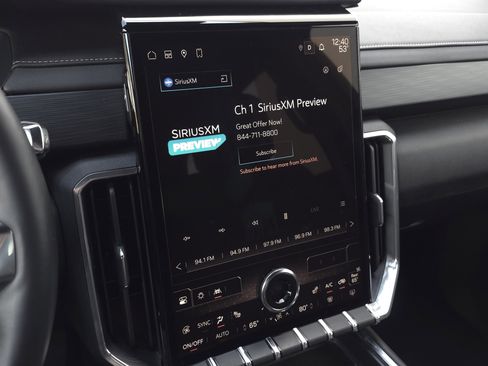 Used 2025 GMC Acadia Elevation image 13