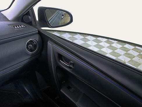 Used 2019 Toyota Corolla SE image 18