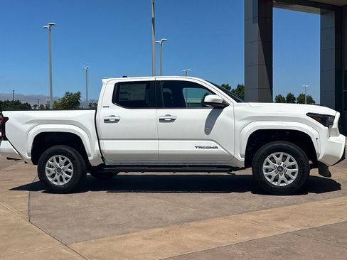 New 2026 Toyota Tacoma SR5 AWD/4WD image 3