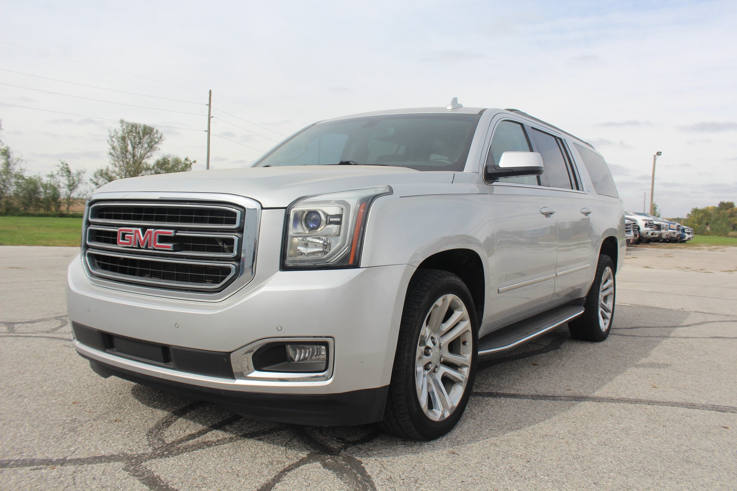 Used 2016 GMC Yukon XL SLE AWD/4WD image 1