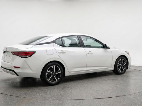 Used 2025 Nissan Sentra SV FWD image 9