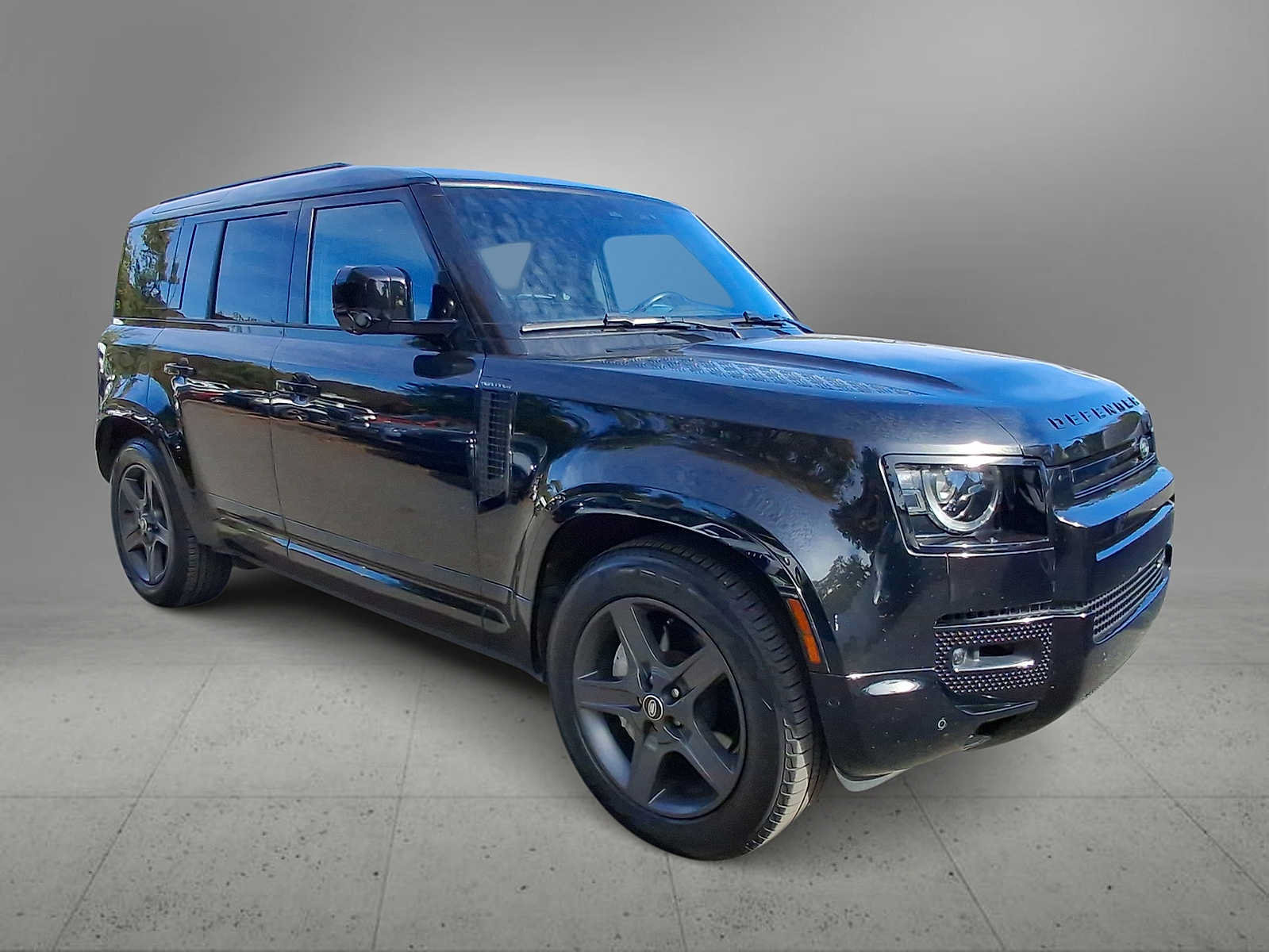 Used 2023 Land Rover Defender 110 X-Dynamic SE AWD/4WD image 2