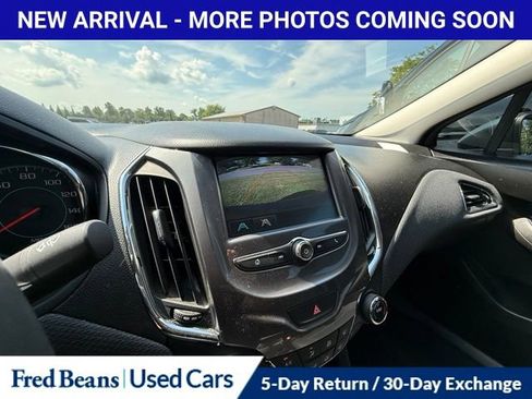Used 2018 Chevrolet Cruze LT w/ Convenience Package FWD image 17