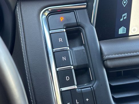 Used 2024 Chevrolet Suburban LT image 35