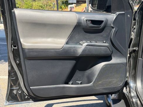 Used 2018 Toyota Tacoma SR image 26
