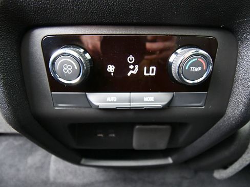 Used 2025 Chevrolet Traverse Z71 w/ Enhanced Driving Package AWD/4WD image 19