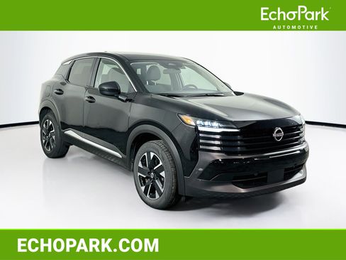 Used 2025 Nissan Kicks SV AWD/4WD image 1