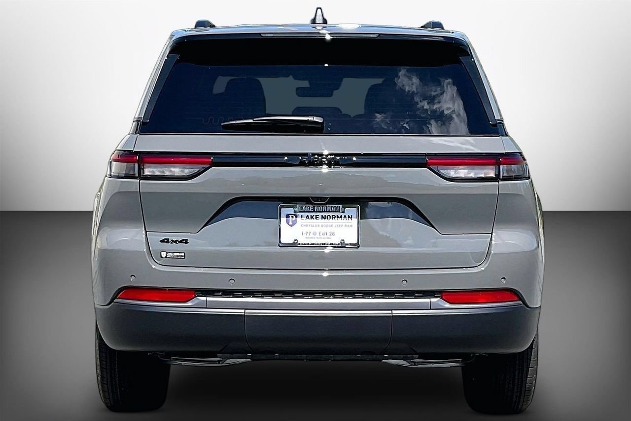 New 2027 Jeep Grand Cherokee Altitude AWD/4WD image 7