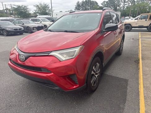 Used 2017 Toyota RAV4 LE FWD image 2