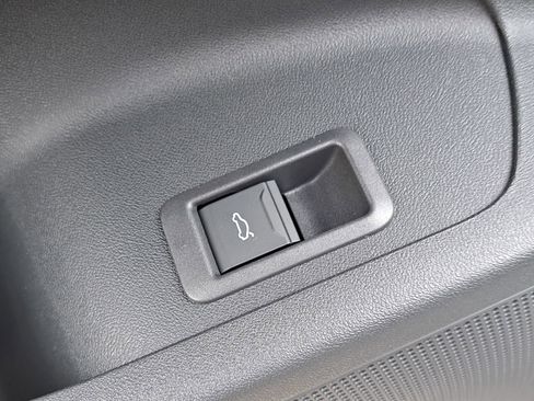 New 2025 Audi Q6 e-tron Premium Plus image 31