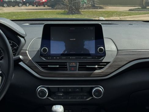 Used 2025 Nissan Altima 2.5 SV image 17