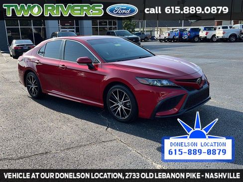 Used 2022 Toyota Camry SE FWD image 2