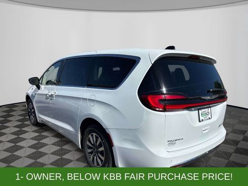 Used 2024 Chrysler Pacifica Limited FWD image 3