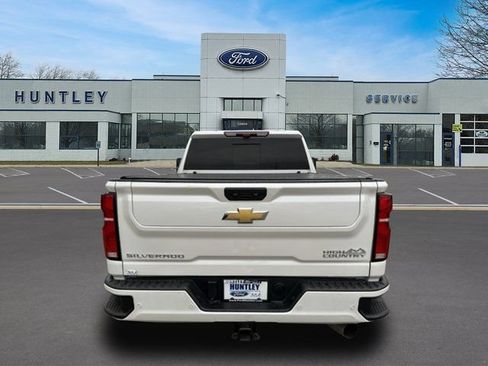 Used 2024 Chevrolet Silverado 2500 High Country w/ High Country Premium Package AWD/4WD image 6