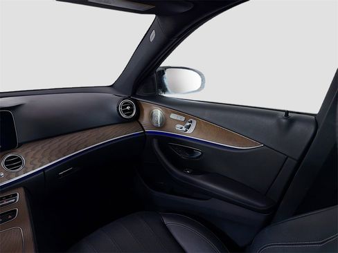 Used 2021 Mercedes-Benz E 350 4MATIC Sedan image 27