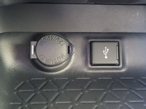 Used 2022 Toyota RAV4 LE AWD/4WD image 12