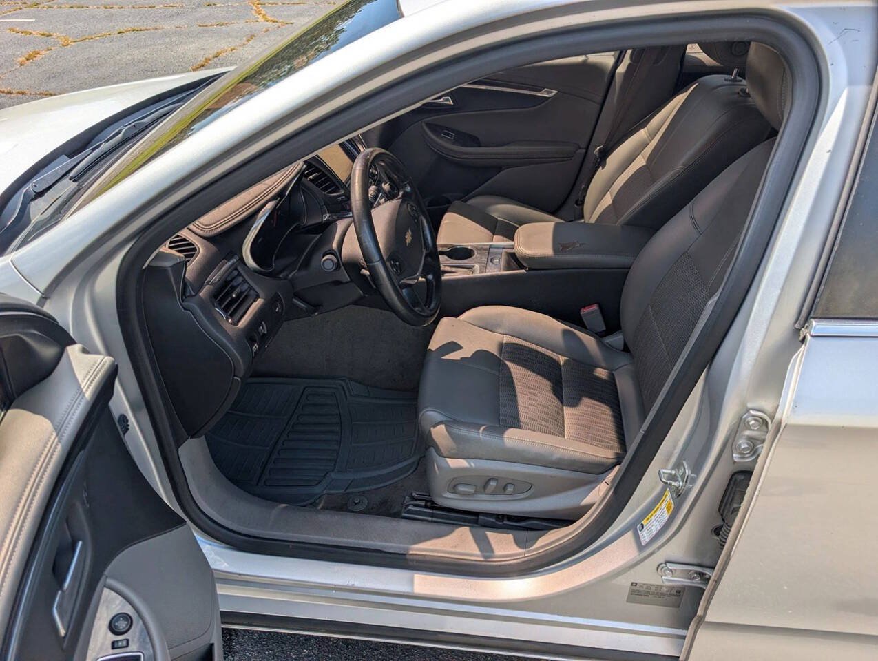 Used 2014 Chevrolet Impala LT FWD image 22