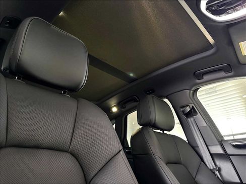 New 2026 Porsche Macan AWD/4WD image 23