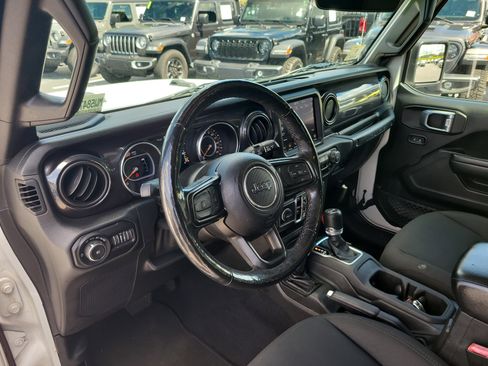 Used 2021 Jeep Wrangler Unlimited Sport image 18