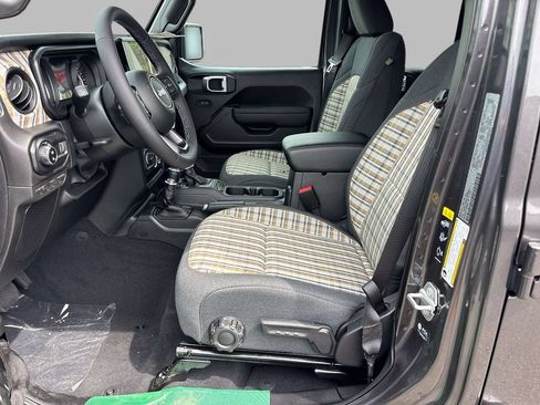 New 2026 Jeep Gladiator Sport AWD/4WD image 8