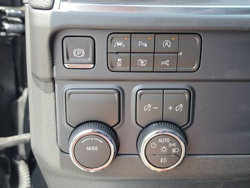 New 2026 Chevrolet Suburban Premier RWD image 32