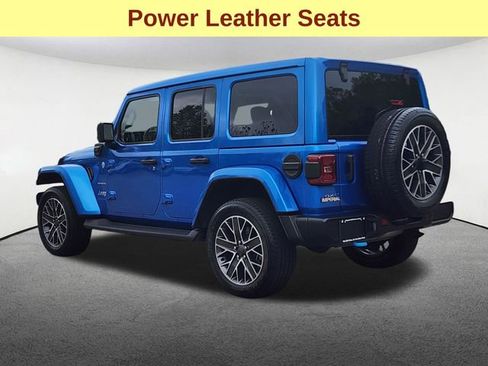 Used 2023 Jeep Wrangler Unlimited Sahara w/ Cold Weather Group AWD/4WD image 6